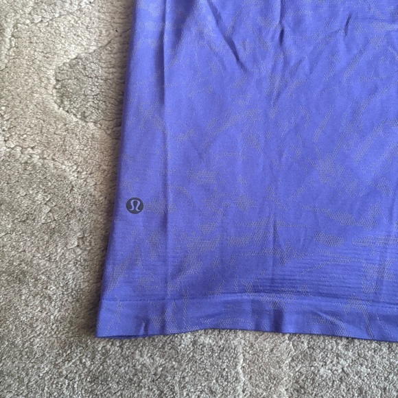 Lululemon Metal Vent Tech Short Sleeve Shirt 2.0
Block Floral Prosecco - Picture 8 of 8